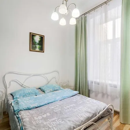 три кімнати вулиця грушевського 9 центр міста Apartment