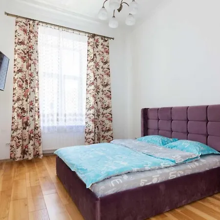 Apartment три кімнати вулиця грушевського 9 центр міста