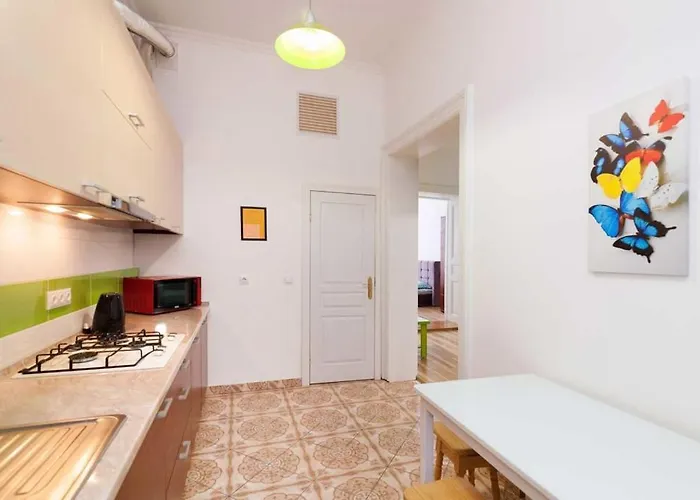 три кімнати вулиця грушевського 9 центр міста Apartment Lemberg