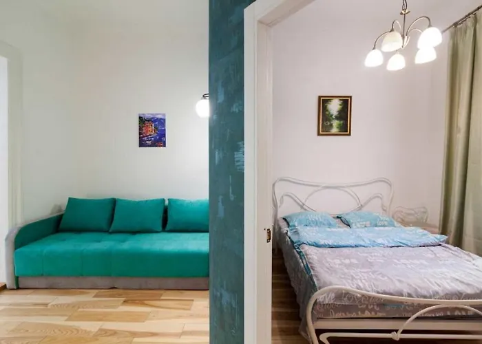 три кімнати вулиця грушевського 9 центр міста *