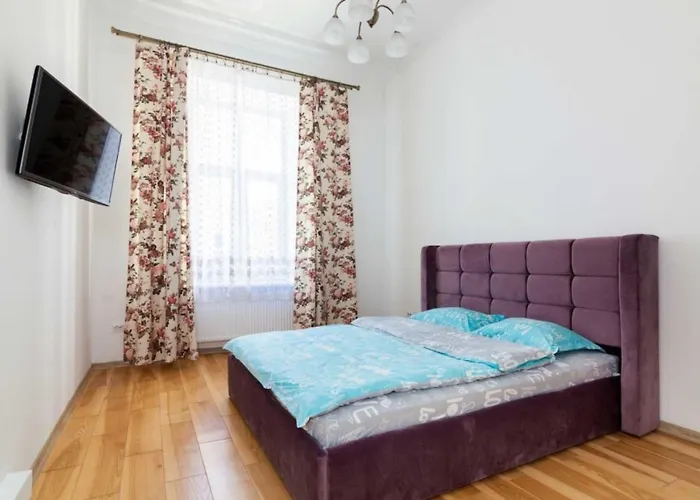 Apartment три кімнати вулиця грушевського 9 центр міста